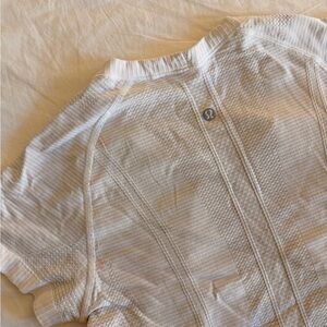 WHITE LULULEMON SHIRT